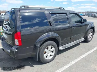 2011 Nissan Pathfinder LE with VIN 5N1AR1NB1BC601571, listed as a IAAI auction lot 41981127 with 175,849 mi miles. Bid and sale history available at carsss.com. Image 4.