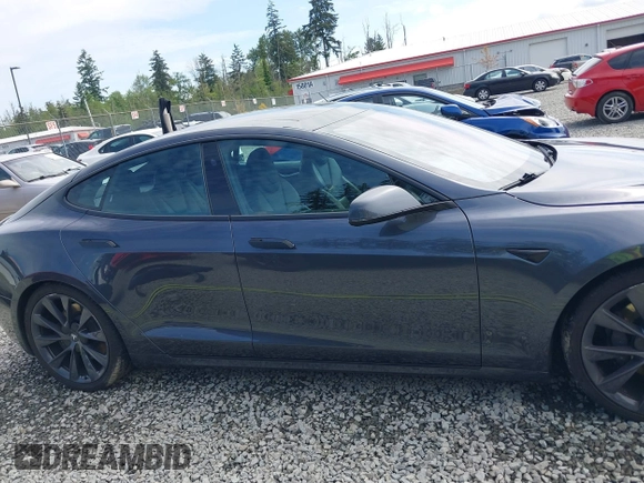 2018 Tesla Model S 75D z VIN 5YJSA1E28JF272630, wystawiony jako IAAI lot #42317422 z przebiegiem Nie podano mil oraz . Historia ofert i sprzedaży dostępna na DreamBid. Obrazek 14.