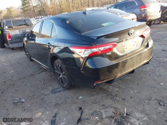 2020 Toyota Camry SE with VIN 4T1G11AK4LU913113, listed as a IAAI auction lot 41501268 with 120,000 mi miles. Bid and sale history available at carsss.com. Image 3.