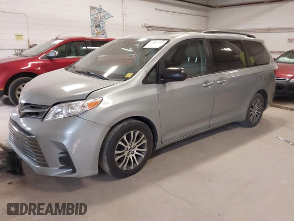 2018 Toyota Sienna XLE Auto Access Seat with VIN 5TDYZ3DC7JS916106, listed as a IAAI auction lot 42054782 with 274,474 mi miles. Bid and sale history available at carsss.com. Image 17.