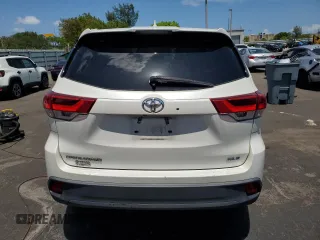 2018 Toyota Highlander SE with VIN 5TDKZRFH2JS550203, listed as a Copart auction lot 58133525 with 117,891 mi miles and Salvage title. Bid and sale history available at DreamBid. Image 6.
