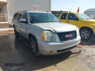 2007 GMC Yukon XL SLT with VIN 1GKFC16017J242173, listed as a IAAI auction lot 41641466 with 196,631 mi miles. Bid and sale history available at carsss.com. Image 1.