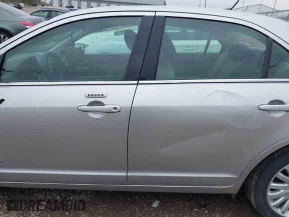 2010 Ford Fusion Hybrid with VIN 3FADP0L30AR121282, listed as a IAAI auction lot 41943397 with 109,559 mi miles. Bid and sale history available at carsss.com. Image 14.