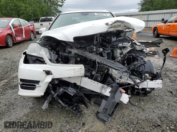 2013 Mercedes-Benz C 300 Sport z VIN WDDGF8AB3DR257916, wystawiony jako Copart lot #58555775 z przebiegiem Nie podano mil oraz Szkoda całkowita • Salvage title. Historia ofert i sprzedaży dostępna na DreamBid. Obrazek 5.
