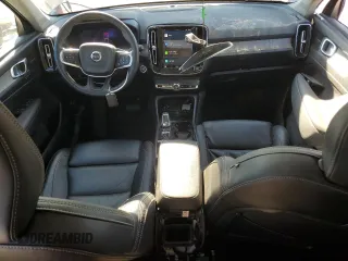 2024 Volvo XC40 Plus Bright Theme z VIN YV4L12UE0R2215081, wystawiony jako Copart lot #87918425 z przebiegiem 19 841 mil mil oraz Szkoda całkowita • Salvage title. Historia ofert i sprzedaży dostępna na DreamBid. Obrazek 8.