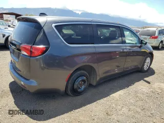 2022 Chrysler Voyager LX z VIN 2C4RC1CG6NR159471, wystawiony jako Copart lot #58765405 z przebiegiem 28 112 mil mil oraz Czysty tytuł • Clean title. Historia ofert i sprzedaży dostępna na DreamBid. Obrazek 3.