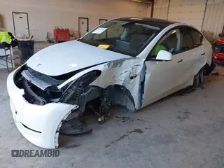 2024 Tesla Model Y Long Range z VIN 7SAYGDEE7RA294649, wystawiony jako IAAI lot #42022150 z przebiegiem 9 110 mil mil oraz . Historia ofert i sprzedaży dostępna na DreamBid. Obrazek 17.