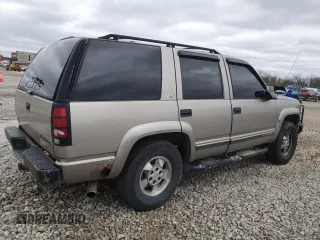 2000 Chevrolet Tahoe Z71 with VIN 1GNEK13R1YR116418, listed as a Copart auction lot 50961645 with 239,452 mi miles and Salvage title. Bid and sale history available at DreamBid. Image 3.