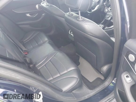2015 Mercedes-Benz C 300 Luxury z VIN 55SWF4KB0FU003066, wystawiony jako IAAI lot #42477050 z przebiegiem 93 119 mil mil oraz . Historia ofert i sprzedaży dostępna na DreamBid. Obrazek 8.
