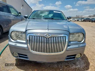 2006 Chrysler 300 C SRT-8 z VIN 2C3LA73W36H377854, wystawiony jako Copart lot #61070615 z przebiegiem 260 778 mil mil oraz Czysty tytuł • Clean title. Historia ofert i sprzedaży dostępna na DreamBid. Obrazek 5.