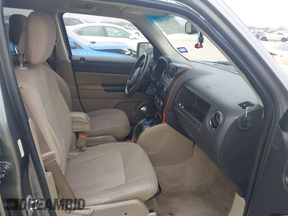 2014 Jeep Patriot Latitude with VIN 1C4NJPFAXED507693, listed as a IAAI auction lot 41701193 with 104,130 mi miles and . Bid and sale history available at DreamBid. Image 5.
