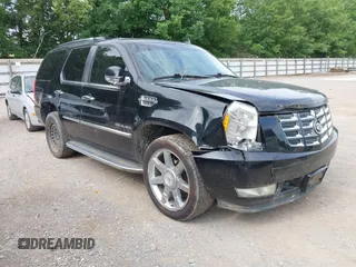 2011 Cadillac Escalade Luxury z VIN 1GYS4BEF9BR189357, wystawiony jako IAAI lot #42491668 z przebiegiem 227 569 mil mil oraz . Historia ofert i sprzedaży dostępna na DreamBid. Obrazek 1.