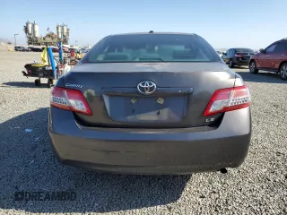 2011 Toyota Camry LE z VIN 4T4BF3EK3BR156937, wystawiony jako Copart lot #57290555 z przebiegiem 299 321 mil mil oraz Szkoda całkowita • Salvage title. Historia ofert i sprzedaży dostępna na DreamBid. Obrazek 6.