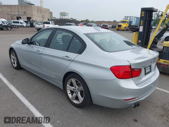 2013 BMW 3 Series 328i xDrive с VIN WBA3B5C56DF596873, выставлен на аукционе IAAI как лот 42504933 с пробегом 113 918 миль миль и . История ставок и продаж доступна на DreamBid. Изображение 3.