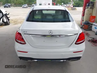 2020 Mercedes-Benz E 350 z VIN W1KZF8DB4LA833854, wystawiony jako IAAI lot #42424616 z przebiegiem 41 860 mil mil oraz . Historia ofert i sprzedaży dostępna na DreamBid. Obrazek 16.