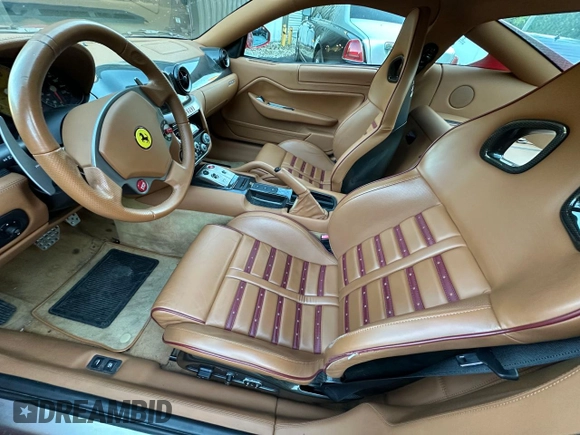 2007 Ferrari 599 z VIN ZFFFC60A870153007, wystawiony jako Copart lot #87106644 z przebiegiem 13 264 mil mil oraz Czysty tytuł • Clean title. Historia ofert i sprzedaży dostępna na DreamBid. Obrazek 9.