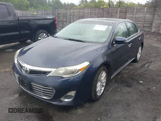 2014 Toyota Avalon Limited z VIN 4T1BK1EB5EU098361, wystawiony jako IAAI lot #42317290 z przebiegiem 243 175 mil mil oraz . Historia ofert i sprzedaży dostępna na DreamBid. Obrazek 2.