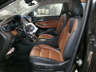 2021 Buick Encore GX Essence с VIN KL4MMGSL7MB164632, выставлен на аукционе Copart как лот 57083755 с пробегом 88 900 миль миль и Чистый • Clean title. История ставок и продаж доступна на DreamBid. Изображение 7.