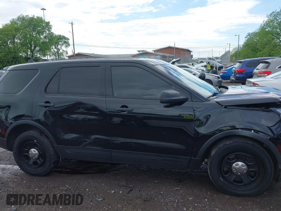 2016 Ford Police Interceptor Utility z VIN 1FM5K8AR8GGC35822, wystawiony jako IAAI lot #42091991 z przebiegiem 221 812 mil mil oraz . Historia ofert i sprzedaży dostępna na DreamBid. Obrazek 13.