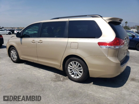 2013 Toyota Sienna XLE AAS с VIN 5TDYK3DC6DS322289, выставлен на аукционе Copart как лот 54626135 с пробегом 131 203 миль миль и Списание • Salvage title. История ставок и продаж доступна на DreamBid. Изображение 2.