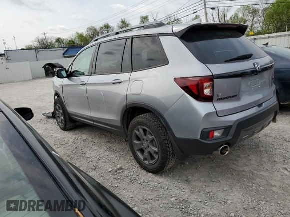2024 Honda Passport TrailSport z VIN 5FNYF8H65RB001572, wystawiony jako Copart lot #54757945 z przebiegiem 18 872 mil mil oraz Szkoda całkowita • Salvage title. Historia ofert i sprzedaży dostępna na DreamBid. Obrazek 2.
