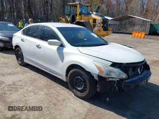 2014 Nissan Altima 2.5 S with VIN 1N4AL3AP5EN338177, listed as a IAAI auction lot 41942496 with 181,977 mi miles. Bid and sale history available at carsss.com. Image 1.