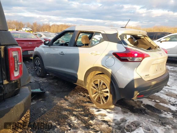 2019 Nissan Kicks SV with VIN 3N1CP5CU9KL508657, listed as a IAAI auction lot 41321427 with 137,402 mi miles. Bid and sale history available at carsss.com. Image 3.