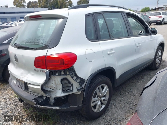 2015 Volkswagen Tiguan S z VIN WVGAV7AX7FW564563, wystawiony jako IAAI lot #42369715 z przebiegiem 27 976 mil mil oraz . Historia ofert i sprzedaży dostępna na DreamBid. Obrazek 4.