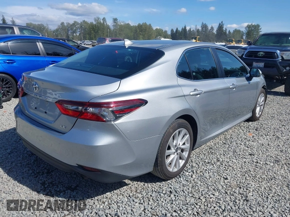 2023 Toyota Camry LE z VIN 4T1C11AK3PU172750, wystawiony jako IAAI lot #42338023 z przebiegiem 33 727 mil mil oraz . Historia ofert i sprzedaży dostępna na DreamBid. Obrazek 4.
