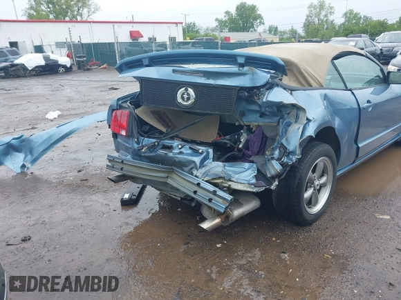 2005 Ford Mustang Deluxe z VIN 1ZVFT84N655195289, wystawiony jako IAAI lot #42182596 z przebiegiem 84 205 mil mil oraz . Historia ofert i sprzedaży dostępna na DreamBid. Obrazek 6.