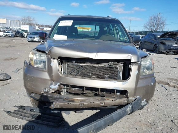 2007 Honda Pilot LX with VIN 5FNYF28127B038187, listed as a IAAI auction lot 41639252 with 149,548 mi miles. Bid and sale history available at carsss.com. Image 11.