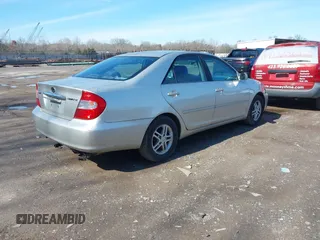 2002 Toyota Camry LE z VIN 4T1BE32K52U506649, wystawiony jako IAAI lot #41586416 z przebiegiem 312 245 mil mil oraz . Historia ofert i sprzedaży dostępna na DreamBid. Obrazek 4.