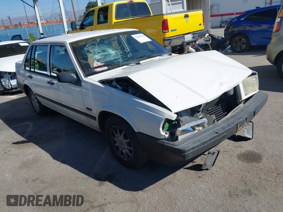 1994 Volvo 900 Action z VIN YV1JS8311R1169592, wystawiony jako IAAI lot #41647893 z przebiegiem 287 426 mil mil oraz . Historia ofert i sprzedaży dostępna na DreamBid. Obrazek 1.