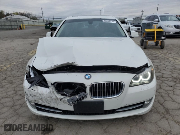 2013 BMW 5 Series 528i xDrive z VIN WBAXH5C57DD106985, wystawiony jako Copart lot #53888225 z przebiegiem 134 685 mil mil oraz Szkoda całkowita • Salvage title. Historia ofert i sprzedaży dostępna na DreamBid. Obrazek 5.