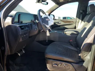 2024 Cadillac Escalade 4WD Sport Platinum z VIN 1GYS4GKL3RR331798, wystawiony jako Copart lot #81526454 z przebiegiem 4 140 mil mil oraz Szkoda całkowita • Salvage title. Historia ofert i sprzedaży dostępna na DreamBid. Obrazek 7.