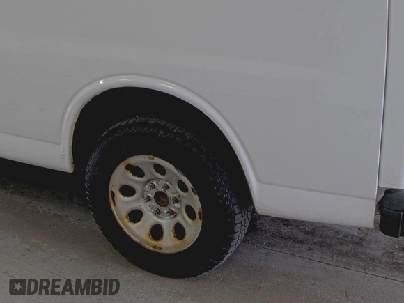 2014 Chevrolet Express Cargo z VIN 1GCSGAFX7E1163258, wystawiony jako IAAI lot #42501106 z przebiegiem 214 104 mil mil oraz . Historia ofert i sprzedaży dostępna na DreamBid. Obrazek 8.