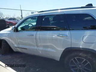 2018 Jeep Grand Cherokee Limited with VIN 1C4RJFBG5JC195143, listed as a IAAI auction lot 41993171 with 118,036 mi miles and . Bid and sale history available at DreamBid. Image 14.
