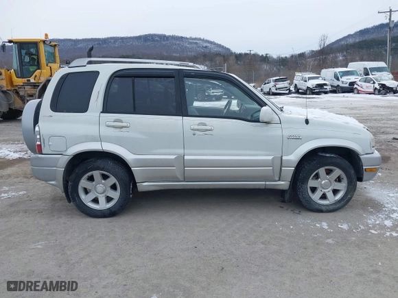 2005 Suzuki Grand Vitara LX with VIN JS3TD62V454200555, listed as a IAAI auction lot 41607081 with 101,552 mi miles. Bid and sale history available at carsss.com. Image 13.