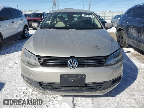 2013 Volkswagen Jetta SE z VIN 3VWDX7AJ8DM232729, wystawiony jako Copart lot #45302315 z przebiegiem 121 938 mil mil oraz Szkoda całkowita • Salvage title. Historia ofert i sprzedaży dostępna na DreamBid. Obrazek 5.