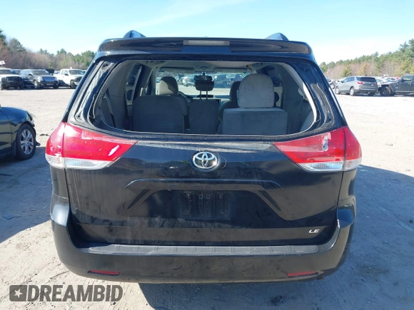 2014 Toyota Sienna LE AAS z VIN 5TDKK3DCXES476334, wystawiony jako IAAI lot #42059883 z przebiegiem 250 454 mil mil oraz . Historia ofert i sprzedaży dostępna na DreamBid. Obrazek 17.