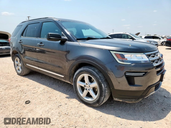 2018 Ford Explorer XLT z VIN 1FM5K7D83JGA55572, wystawiony jako Copart lot #61213325 z przebiegiem 46 128 mil mil oraz Szkoda całkowita • Salvage title. Historia ofert i sprzedaży dostępna na DreamBid. Obrazek 4.
