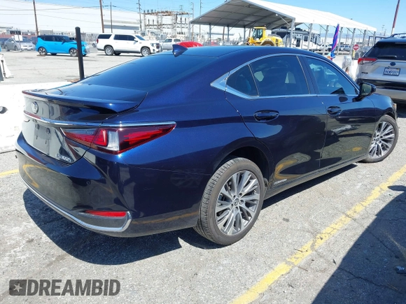 2021 Lexus ES with VIN 58ADA1C16MU008101, listed as a IAAI auction lot 41821059 with 31,823 mi miles. Bid and sale history available at carsss.com. Image 4.
