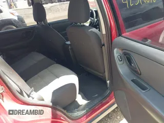 2007 Ford Escape XLS z VIN 1FMYU02Z07KA05549, wystawiony jako IAAI lot #42398878 z przebiegiem 180 243 mil mil oraz . Historia ofert i sprzedaży dostępna na DreamBid. Obrazek 8.