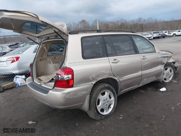 2005 Toyota Highlander with VIN JTEDP21A350047431, listed as a IAAI auction lot 41229856 with 166,102 mi miles. Bid and sale history available at carsss.com. Image 4.