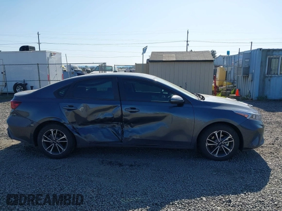 2023 Kia Forte LXS z VIN 3KPF24AD8PE585604, wystawiony jako IAAI lot #42098930 z przebiegiem 18 946 mil mil oraz . Historia ofert i sprzedaży dostępna na DreamBid. Obrazek 13.
