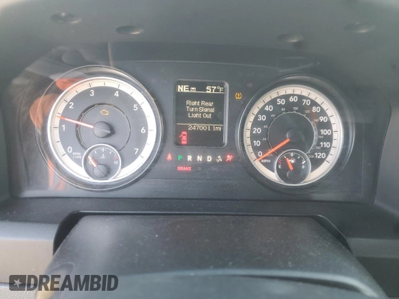2016 Ram 1500 Tradesman z VIN 1C6RR7KG9GS158665, wystawiony jako Copart lot #49397755 z przebiegiem 247 001 mil mil oraz Czysty tytuł • Clean title. Historia ofert i sprzedaży dostępna na DreamBid. Obrazek 9.