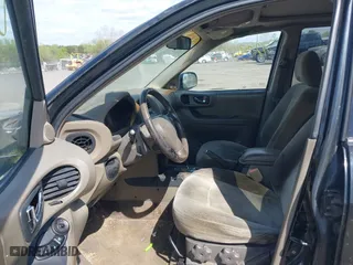 2004 Hyundai Santa Fe GLS with VIN KM8SC13D94U747420, listed as a IAAI auction lot 42091747 with 198,003 mi miles. Bid and sale history available at carsss.com. Image 5.