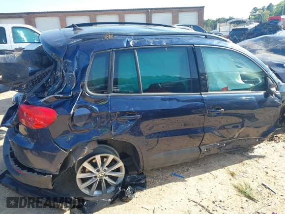 2015 Volkswagen Tiguan SE z VIN WVGBV7AX3FW583163, wystawiony jako IAAI lot #41991409 z przebiegiem 99 866 mil mil oraz . Historia ofert i sprzedaży dostępna na DreamBid. Obrazek 6.