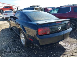 2007 Ford Mustang Deluxe with VIN 1ZVFT80N075253857, listed as a IAAI auction lot 41809040 with Not Provided miles. Bid and sale history available at carsss.com. Image 3.