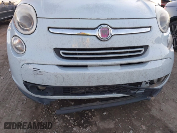 2015 FIAT 500L Lounge with VIN ZFBCFACH8FZ031314, listed as a IAAI auction lot 41392026 with 184,145 mi miles. Bid and sale history available at carsss.com. Image 6.